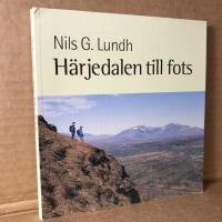 H&auml;rjedalen till fots : h&auml;llm&aring;lningar, f&auml;bodvallar och blommande fj&auml;ll