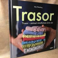 Trasor - stickad mindfulness &aring;ret om