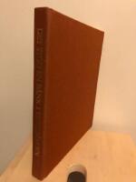 Det stod en b&auml;nk i tr&auml;dg&aring;rden och andra norska m&auml;starber&auml;ttelser