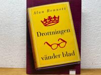 Drottningen v&auml;nder blad