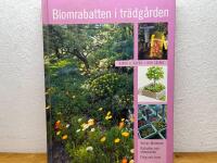 Blomrabatten i tr&auml;dg&aring;rden