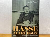 Hasse Alfredson : en s&aring;n d&auml;r farbror som ritar och ber&auml;ttar
