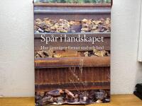 Sp&aring;r i landskapet : Hur j&auml;rnv&auml;gen format stad och land