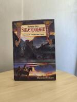 Silverdolken - f&ouml;rsta boken om det magiska landet Deverry