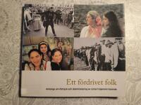 Ett f&ouml;rdrivet folk : antologi om f&ouml;rtryck och diskriminering av romer / zigenare / resande