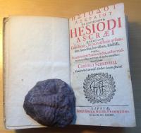 HESIODI ASCREAI QUAE EXTANT, Cum Notis, ex probatissimis quibusdam Autoribus, brevissimis, felectissimisque. Accedit insuper Pasoris Index, auctior multo hac novissima editione, & multo correctior: Opera & studio Cornelli Schrevelii. Cum Privil, Serniss. Elector. Saxon. special.
