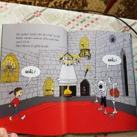 Tv&aring; titlar: "Min v&auml;n Boris" & "Hj&auml;lp! Jag tappar bort en hund"64