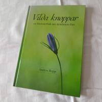 Vilda knoppar : en blomsterbok om sk&ouml;nheten f&ouml;re