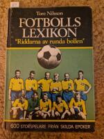 Fotbollslexikon : "riddarna av runda bollen" : med artiklar av k&auml;nda svenska sportjournalister och biografier &ouml;ver 600 storspelare fr&aring;n skilda epoker