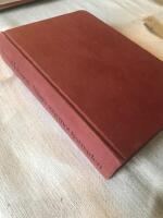 N&aring;gra steg mot tystnaden : en roman om f&aring;ngna