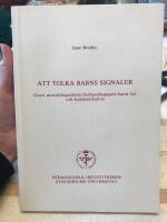 Att tolka barns signaler ] gravt utvecklingsst&ouml;rda flerhandikappade barns lek och kommunikation