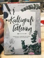 Kalligrafi och lettering : handtexta personliga kort, kuvert och etiketter