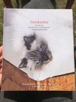 Innekatten : hur du och din katt kan trivas tillsammans i ert gemensamma hem