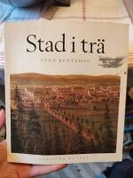 Stad i tr&auml; : panelarkitekturen : ett skede i den svenska sm&aring;stadens byggnadshistoria