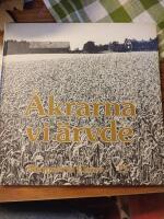 &Aring;krarna vi &auml;rvde : om jordbruk och maskinbruk