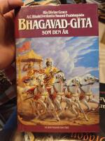 Bhagavad-gītā som den &auml;r : fullst&auml;ndig, reviderad utg&aring;va