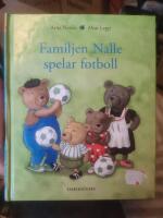 Familjen Nalle spelar fotboll