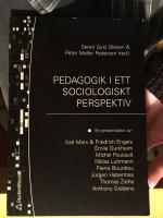 Pedagogik i ett sociologiskt perspektiv : en presentation av: Karl Marx & Friedrich Engels, &Eacute;mile Durkheim, Michel Focault, Niklas Luhmann, Pierre Bourdieu, J&uuml;rgen Habermas, Thomas Ziehe, Anthony Giddens