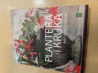Plantera i kruka [&aring;ret runt utomhus]