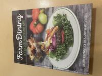 Farm dining en ko(k)bok fr&aring;n Wapn&ouml; G&aring;rd : [om v&aring;ra milj&ouml;v&auml;nliga kor & g&aring;rdens b&auml;sta recept