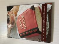 T&aring;rtboken en id&eacute;bok om hur du sj&auml;lv kan baka och dekorera annorlunda, och roliga t&aring;rtor