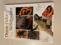 Ormar, &ouml;dlor och sk&ouml;ldpaddor och andra djur i terrariet 