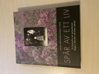 Sp&aring;r av ett liv en ber&auml;ttelse om sockenbarnet August Theodor och hans samtid