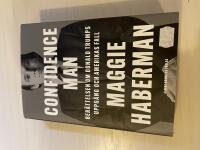 Confidence man ber&auml;ttelsen om Donald Trumps uppg&aring;ng och Amerikas fall