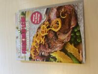 Frisk med LCHF i goda v&auml;nners lag : [menyer till buff&eacute;n & festen!]