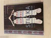 Sticka svenska m&ouml;nster 20 modeller med 40 traditionella m&ouml;nster p&aring; nytt s&auml;tt