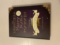 Den inofficiella Harry Potter-kokboken fr&aring;n kittelkakor till Knickerbocker Glory - &ouml;ver 150 magiska recept f&ouml;r b&aring;de trollkarlar & mugglare