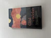 Gl&ouml;d i m&ouml;rker konstn&auml;rssj&auml;len, skapandet och psykoanalysen