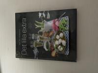 Det lilla extra [duka med sm&aring;plock och festmat]