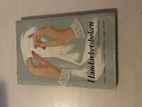 Handarbetsboken - Virkning - Stickning - Linnes&ouml;mnad - Kl&auml;ds&ouml;mnad - Lagning - Broderier
