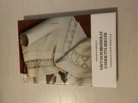 V&auml;vt och broderat under tv&aring; sekler kvinnokraft och kvinnokultur