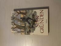 Stengrunden en sj&auml;lav&aring;rdsbok