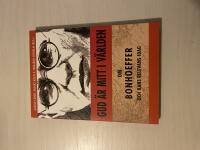 Gud &auml;r mitt i v&auml;rlden om Dietrich Bonhoeffer och hans relevans idag