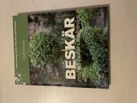 Besk&auml;r tr&auml;d och buskar i tr&auml;dg&aring;rden 