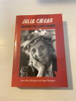 Julia Caesar karri&auml;r p&aring; ilsket hum&ouml;r