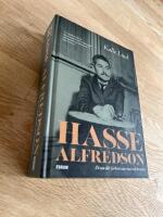 Hasse Alfredson : en s&aring;n d&auml;r farbror som ritar och ber&auml;ttar
