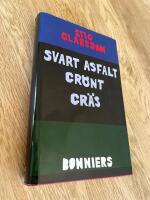 Svart asfalt gr&ouml;nt gr&auml;s