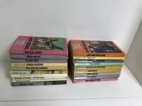 19 b&ouml;cker av Sigge Stark: Ett spel om k&auml;rlek. K&auml;rlek i fred. K&auml;rlek och hat. Gr&auml;nsl&ouml;s k&auml;rlek. P&aring; villostigar. Cirkus Demonio. Min k&auml;rleks sommar. Doktor Jerry. I l&aring;nga loppet. Viljans makt. Onda makter. &Ouml;desm&auml;rket. Hon s&auml;nde ett bud. Trollmakt. Flickor p&aring; egen hand. &Ouml;desv&auml;ven. Du b&auml;r skulden. Hillevi. Hon p&aring; Furulid. 