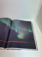 A day in the world : ett dygn i tusen bilder