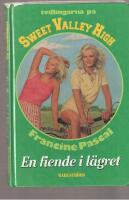 En fiende i l&auml;gret Tvillingarna p&aring; Sweet Valley High
