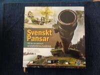 Svenskt pansar : [90 &aring;r av svensk stridsfordonsutveckling]