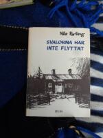 Svalorna har inte flyttat : roman