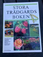 Stora tr&auml;dg&aring;rdsboken : [trivsamma uterum, gr&auml;smattan, odlingsr&aring;d, buskar och tr&auml;d, blommor, goda gr&ouml;nsaker, frukt och b&auml;r]