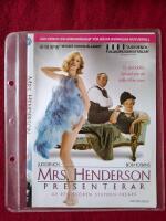 Mrs. Henderson presenterar (Mrs Henderson)