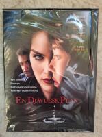 En dj&auml;vulsk plan (Inplastad snapcase)