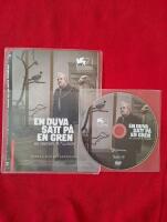 En duva satt på en gren och funderade på tillvaron